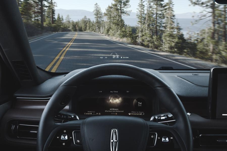 Панель приборов Lincoln Aviator Grand Touring 2019 года  (фото 20 из 67)